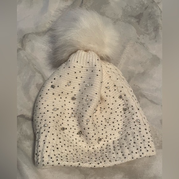 Winter hat - Picture 1 of 2